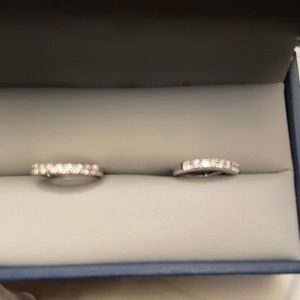 14 ct. White Gold earrings. Like new! Very sparkly and pretty.